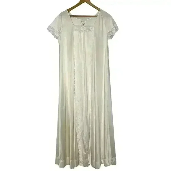 LeVoy’s Vintage Lingerie Gown - Picture 9 of 9